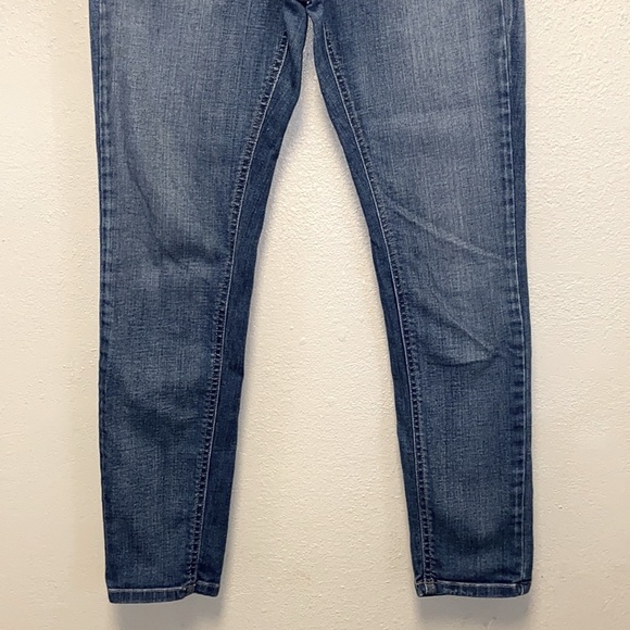Free People Size 26 Medium Wash, High-rise Skinny Jeans: 4902 - Picture 3 of 9